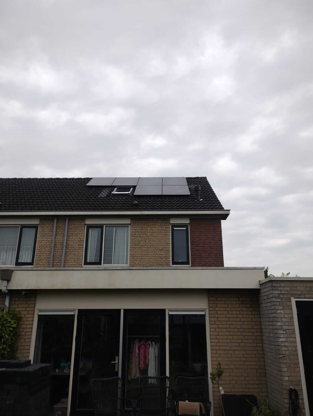 6 zonnepanelen op de achterkant